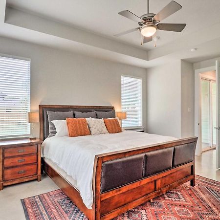 Gorgeous Georgetown Home, Walk To The Square! Exterior photo