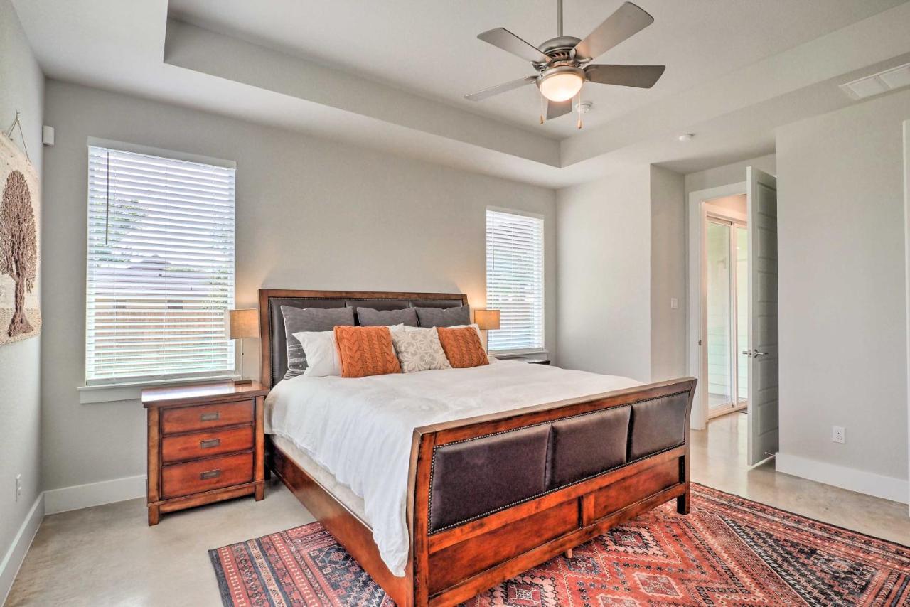 Gorgeous Georgetown Home, Walk To The Square! Exterior photo