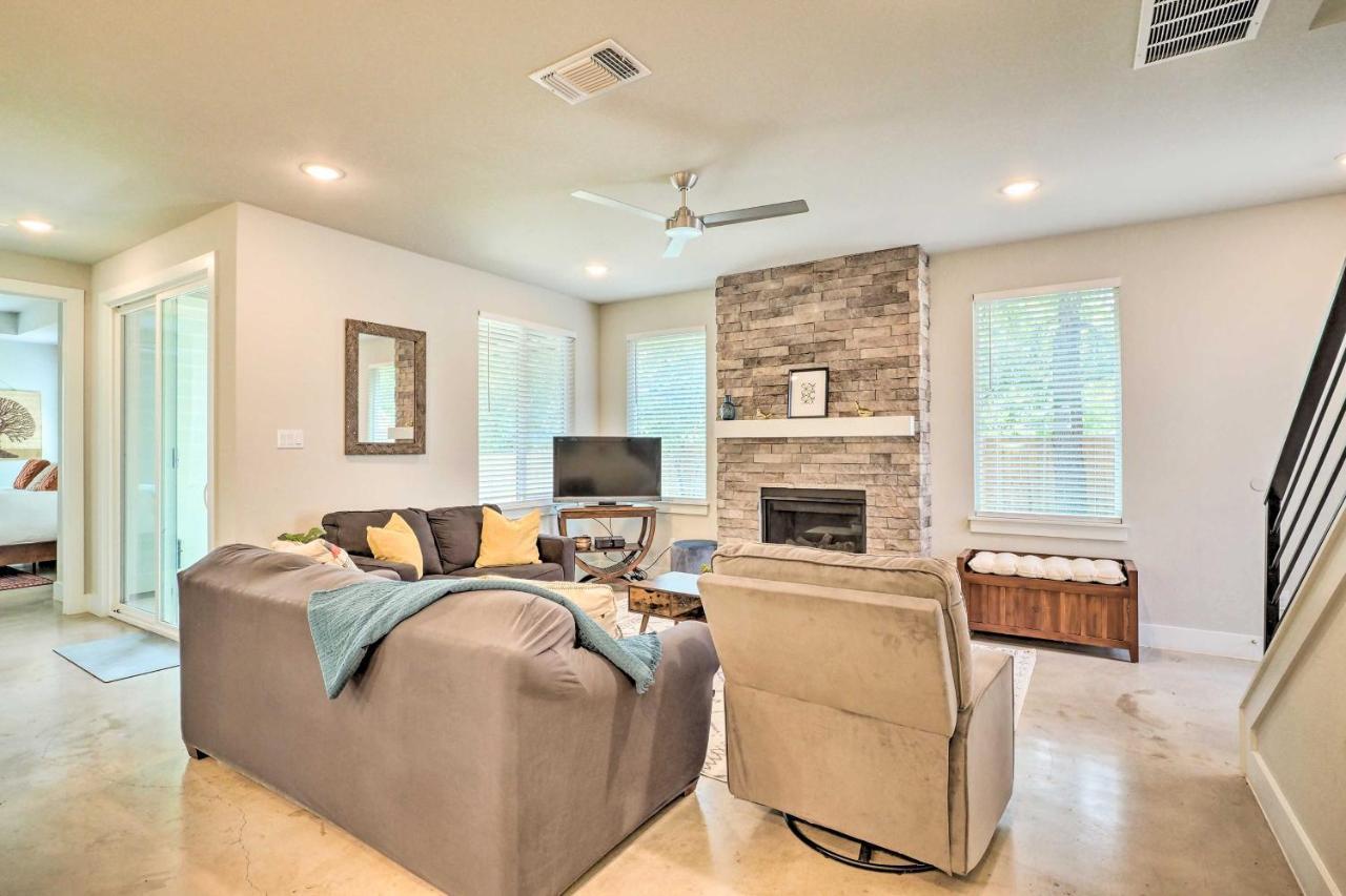 Gorgeous Georgetown Home, Walk To The Square! Exterior photo